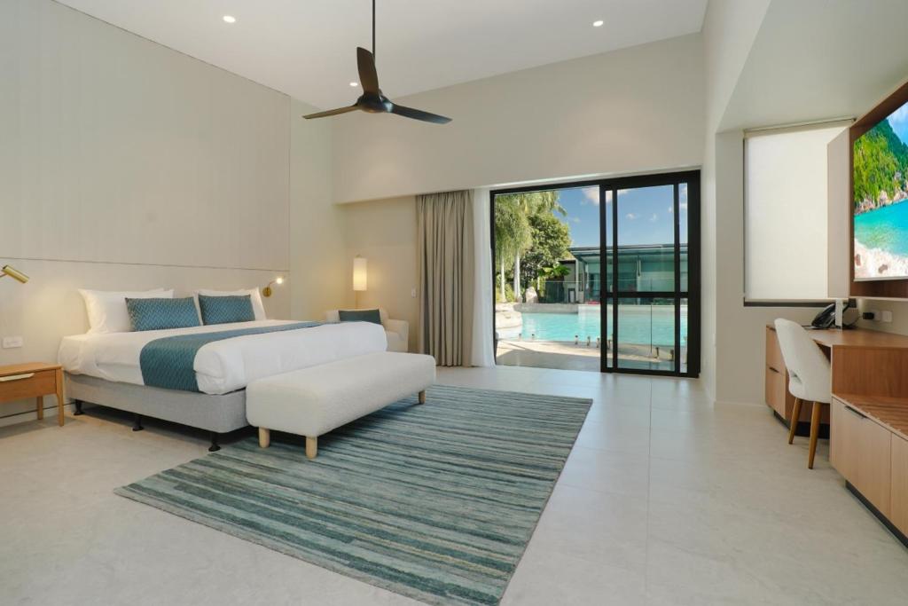 Resort rooms and tropical comfort