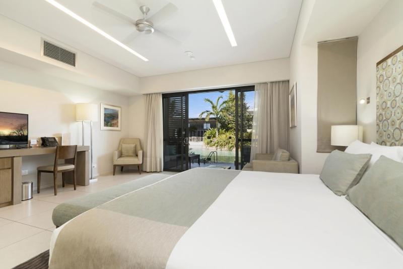 Pools, gardens, and warm-weather leisure
