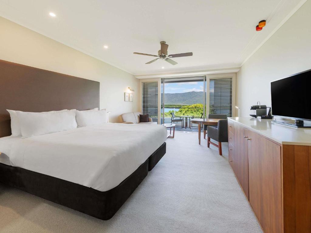 Rooms with tropical city comfort